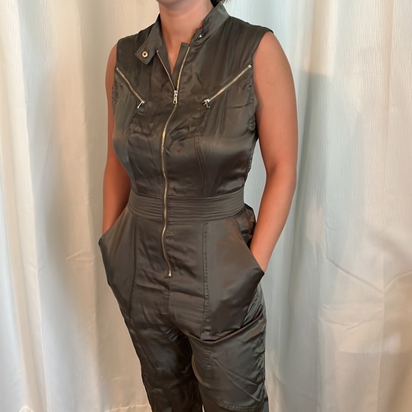 Army green satin BEBE Jumpsuit! Size 4 - Picture 3 of 5